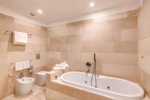 Suite Familiar con balcón del hotel Isola Sacra Rome Airport. Foto 3