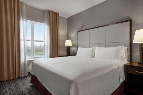 Suite con cama extragrande - Adaptada para personas de movilidad reducida - No fumadores del hotel Homewood Suites By Hilton Rochester/henrietta