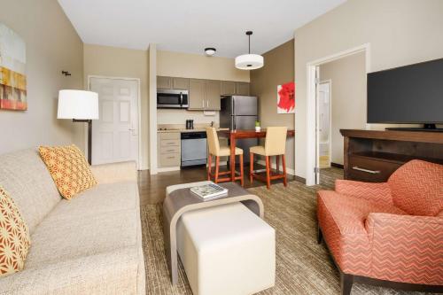 Suite Doble de 1 dormitorio con 2 camas grandes - No fumadores del hotel Homewood Suites By Hilton Rochester/henrietta. Foto 2