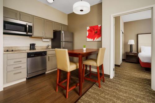 Suite de 1 dormitorio con cama extragrande - No fumadores del hotel Homewood Suites By Hilton Rochester/henrietta. Foto 9