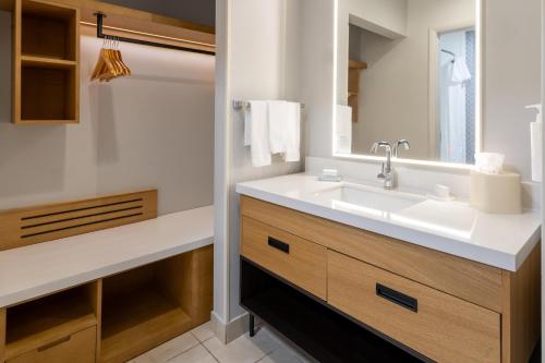 Suite de 1 dormitorio con cama extragrande - No fumadores del hotel Homewood Suites By Hilton Rochester/greece, Ny