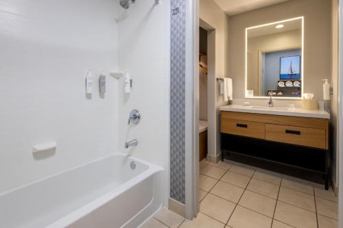 Suite de 1 dormitorio con cama extragrande - No fumadores del hotel Homewood Suites By Hilton Rochester/greece, Ny. Foto 1