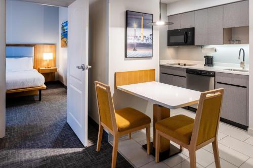 Suite de 1 dormitorio con cama extragrande - No fumadores del hotel Homewood Suites By Hilton Rochester/greece, Ny. Foto 5