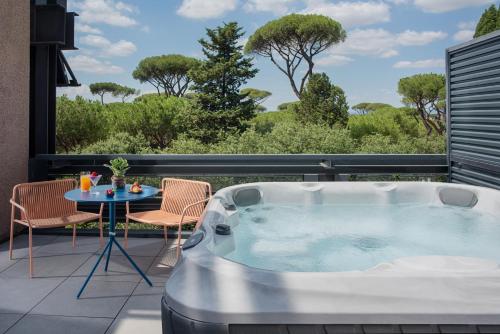 Nhow Junior Suite Wine and Jacuzzi del hotel Nhow Roma Vittorio Veneto