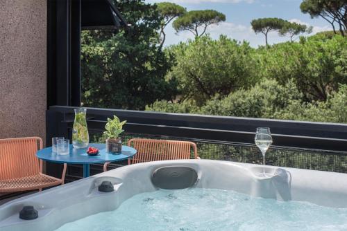 Nhow Junior Suite Wine and Jacuzzi del hotel Nhow Roma Vittorio Veneto. Foto 7