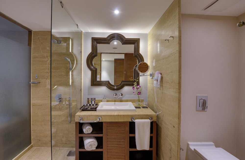 Suite Elegance, 15% de descuento en comida y spa del hotel Novotel Goa Resort and Spa. Foto 8