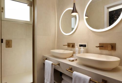 Alojamiento Executive Superior con cama con dosel del hotel FH55 Grand Hotel Palatino. Foto 3
