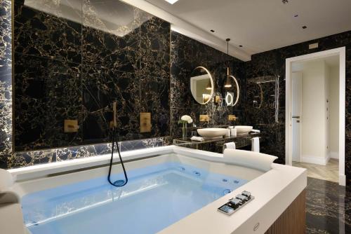 Suite Presidencial del hotel FH55 Grand Hotel Palatino. Foto 9