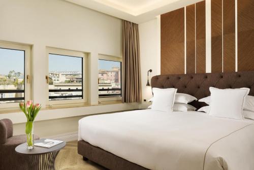 Suite de 1 dormitorio con jacuzzi y vistas panorámicas del hotel FH55 Grand Hotel Palatino