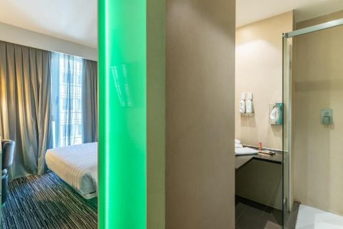 Habitación Doble pequeña con cama doble del hotel Best Western Premier Royal Santina. Foto 3