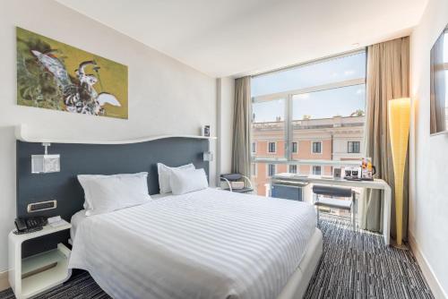 Habitación Doble Confort con cama grande del hotel Best Western Premier Royal Santina. Foto 7