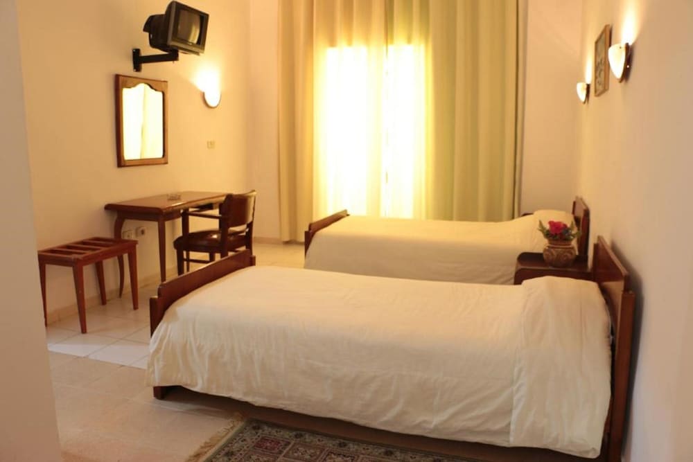 Habitación triple estándar del hotel Saint Georges Tunis. Foto 4