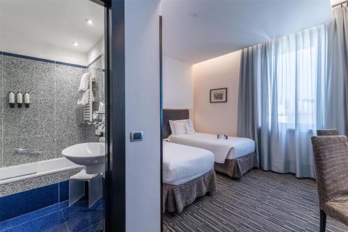 Habitación Doble Confort - 2 camas del hotel Best Western Plus Universo Roma. Foto 3
