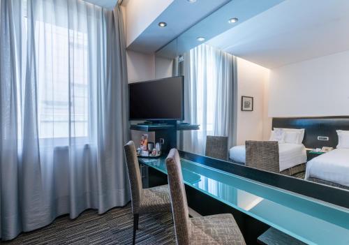 Habitación Doble Confort - 2 camas del hotel Best Western Plus Universo Roma. Foto 4