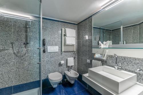 Habitación Deluxe con cama extragrande del hotel Best Western Plus Universo Roma. Foto 5