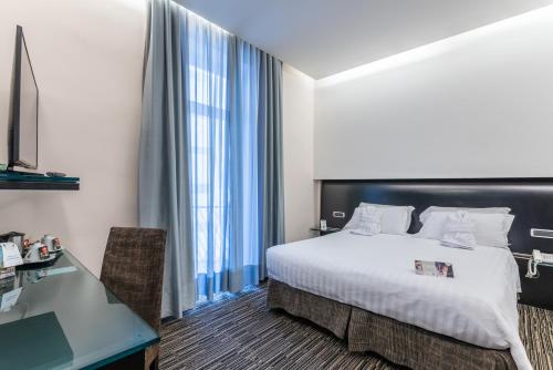 Habitación Familiar Superior del hotel Best Western Plus Universo Roma. Foto 1
