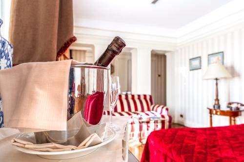 Suite del hotel Bettoja Mediterraneo. Foto 4