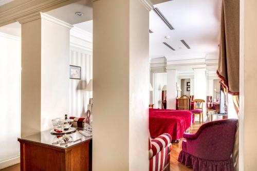 Suite del hotel Bettoja Mediterraneo. Foto 6