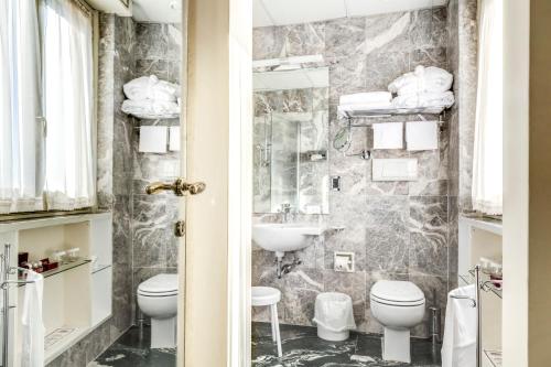 Suite del hotel Bettoja Mediterraneo. Foto 8