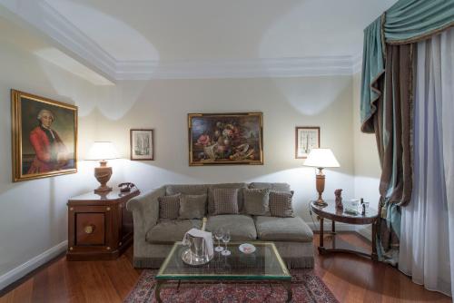 Suite del hotel Bettoja Mediterraneo. Foto 9