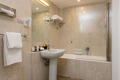 Habitación Doble Estándar - 1 o 2 camas del hotel Bettoja Mediterraneo. Foto 2