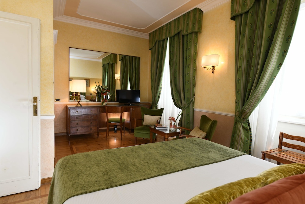 Habitación clásica con 1 cama doble o 2 individuales del hotel Bettoja Massimo D'azeglio. Foto 1