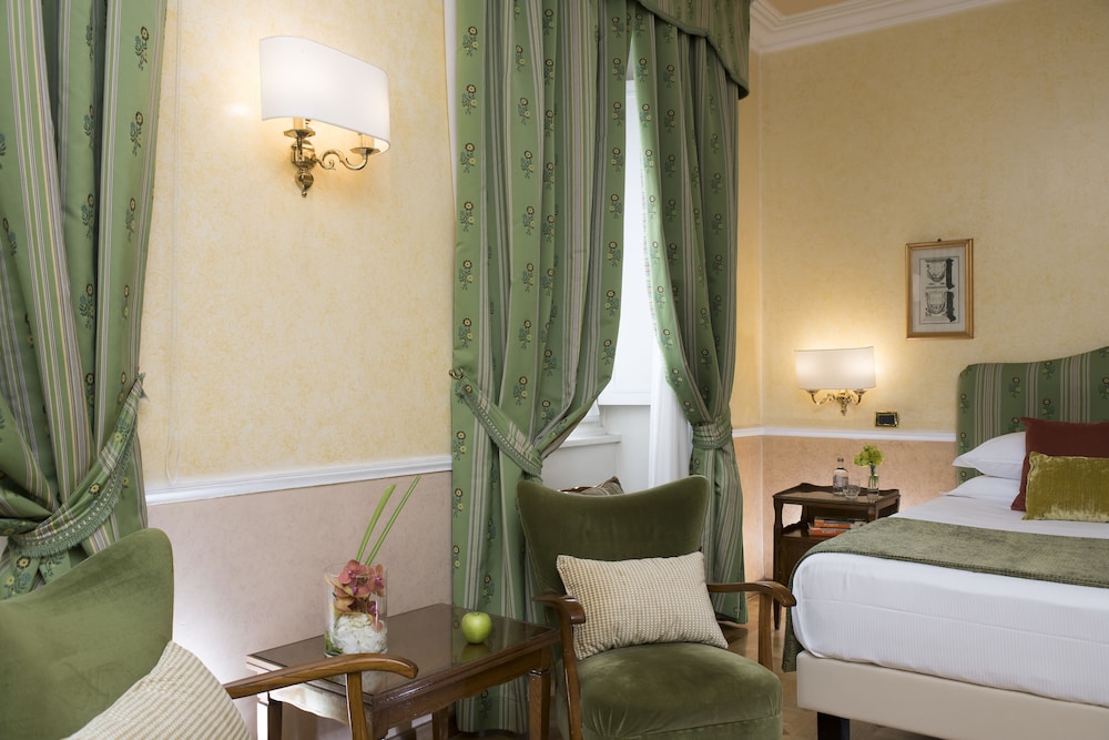 Habitación clásica con 1 cama doble o 2 individuales del hotel Bettoja Massimo D'azeglio. Foto 2