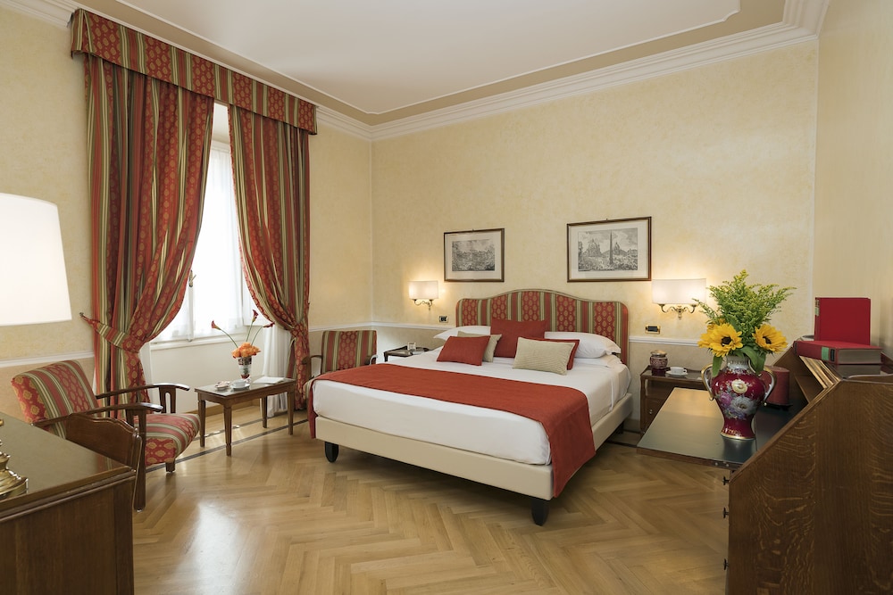 Habitación superior con 1 cama doble o 2 individuales del hotel Bettoja Massimo D'azeglio. Foto 3