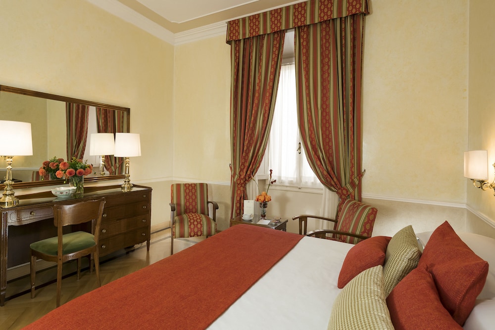 Habitación superior con 1 cama doble o 2 individuales del hotel Bettoja Massimo D'azeglio. Foto 5