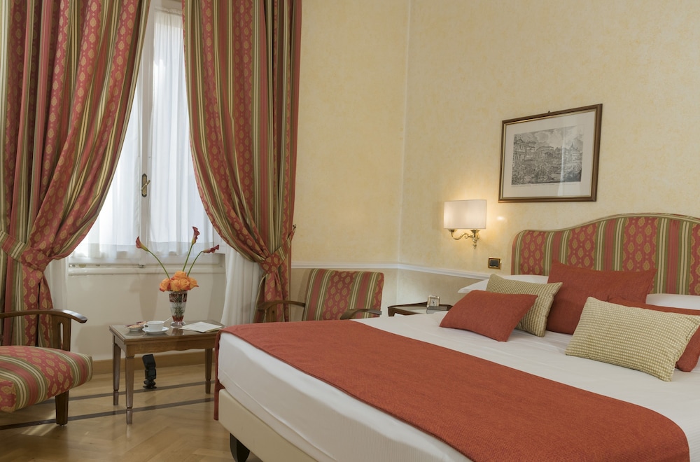 Habitación superior con 1 cama doble o 2 individuales del hotel Bettoja Massimo D'azeglio. Foto 6