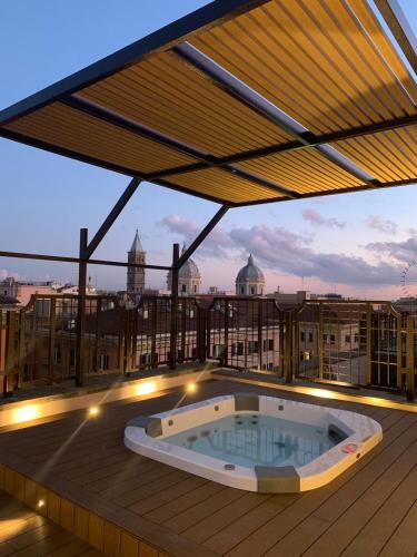 Suite con bañera de hidromasaje del hotel Genova. Foto 4