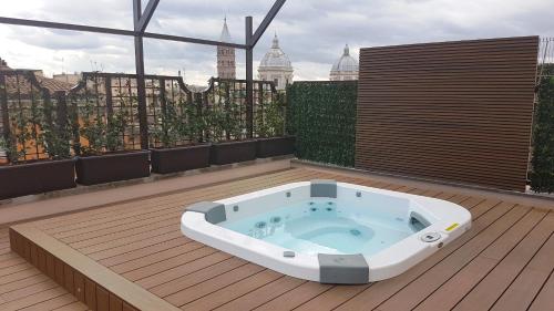 Suite con bañera de hidromasaje del hotel Genova. Foto 6