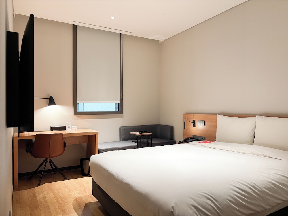 Habitación Estándar con 1 cama doble del hotel Ibis Suwon Ambassador. Foto 1
