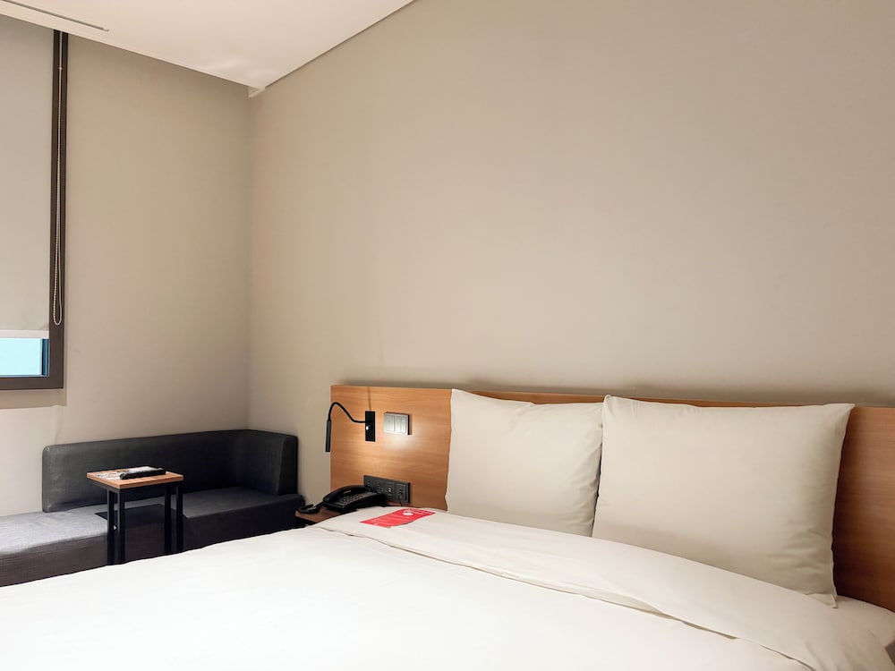 Habitación Estándar con 1 cama doble del hotel Ibis Suwon Ambassador. Foto 3