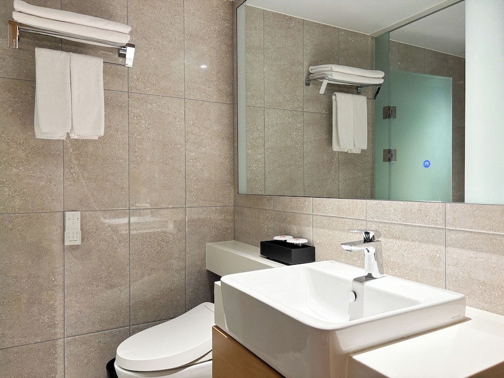 Habitación superior con 2 camas individuales del hotel Ibis Suwon Ambassador. Foto 7