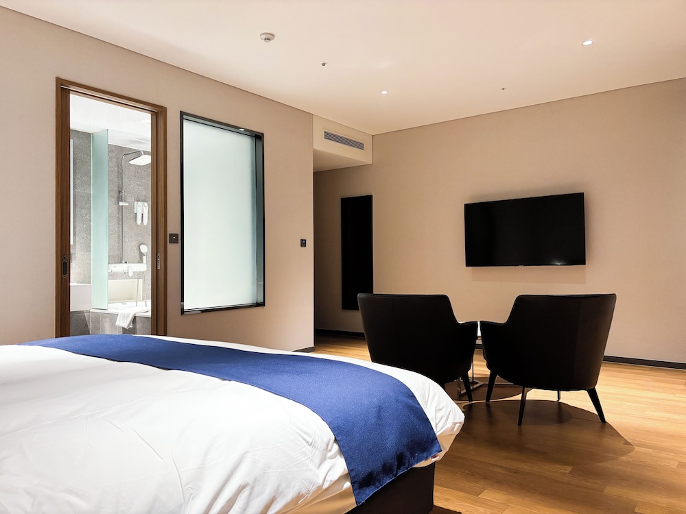 SUITE JUNIOR con 1 cama king size del hotel Ibis Suwon Ambassador. Foto 3
