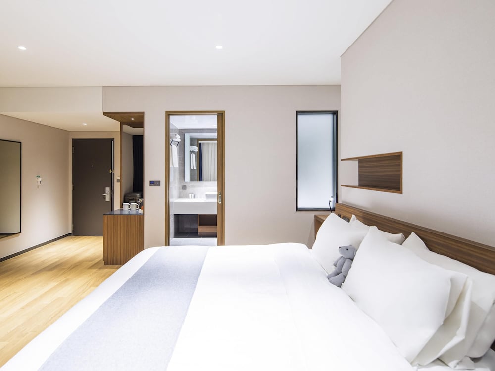 SUITE JUNIOR con 1 cama king size del hotel Ibis Suwon Ambassador. Foto 5