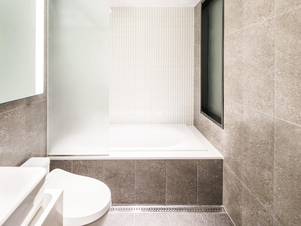 SUITE JUNIOR con 1 cama king size del hotel Ibis Suwon Ambassador. Foto 6