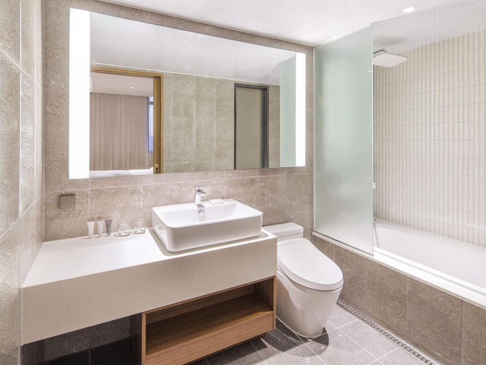 SUITE JUNIOR con 1 cama king size del hotel Ibis Suwon Ambassador. Foto 7
