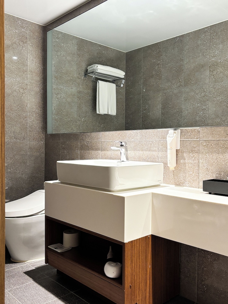 SUITE JUNIOR con 1 cama king size del hotel Ibis Suwon Ambassador. Foto 10