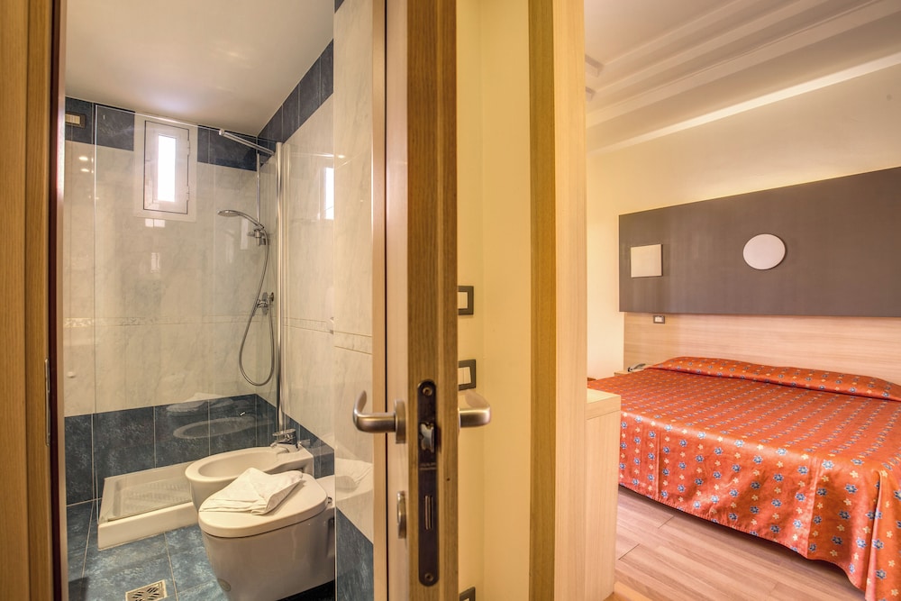 Habitación doble pequeña del hotel San Remo. Foto 3
