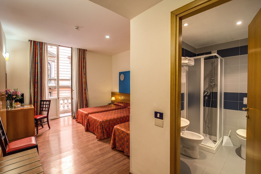 Habitación triple del hotel San Remo. Foto 3