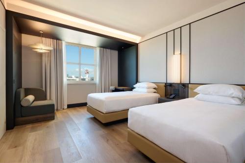 Habitación Doble Deluxe - 2 camas del hotel Hilton Rome Airport