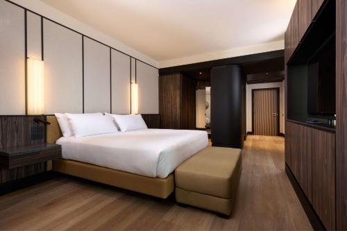 Habitación Alcove Executive con cama extragrande del hotel Hilton Rome Airport