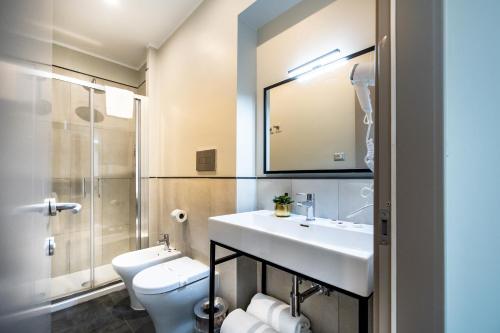Habitación Triple Deluxe con terraza del hotel The Cross