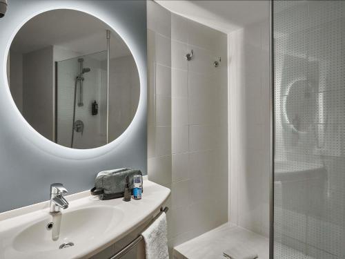 Habitación Doble Estándar del hotel Ibis Barcelona Santa Coloma. Foto 2