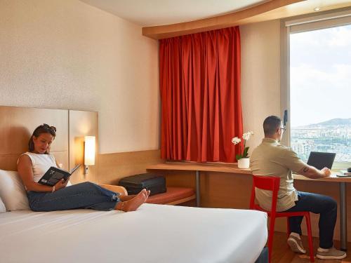 Habitación Doble Estándar del hotel Ibis Barcelona Santa Coloma. Foto 1
