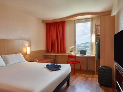 Habitación Doble Estándar del hotel Ibis Barcelona Santa Coloma. Foto 4