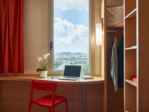 Habitación Doble Estándar del hotel Ibis Barcelona Santa Coloma. Foto 6
