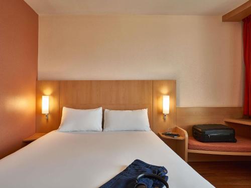 Habitación Doble Estándar del hotel Ibis Barcelona Santa Coloma. Foto 7